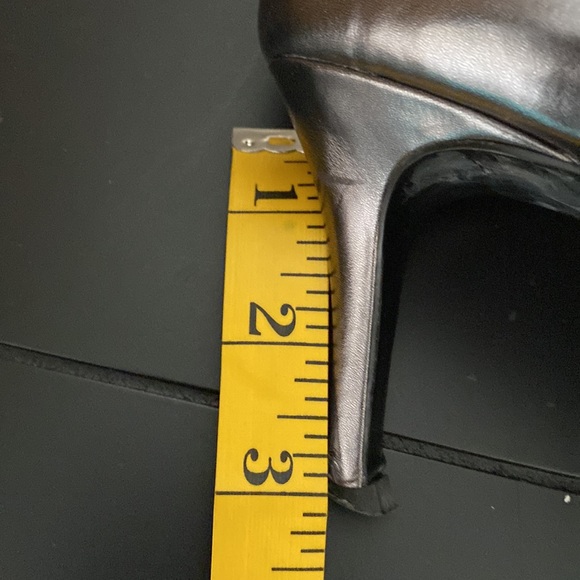 BANANA Republic Pewter Tassel Heels - Picture 15 of 15